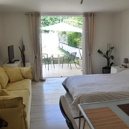 Cosy With Garden / Individual Apartment