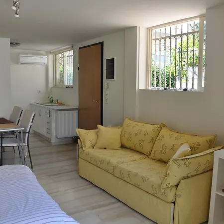 Apartment Cosy With Garden / Individual