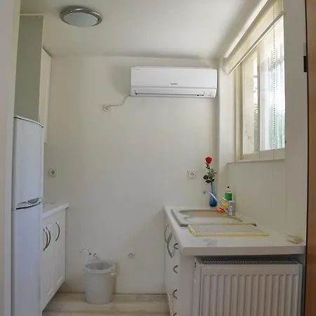 Cosy With Garden / Individual Apartment Athens